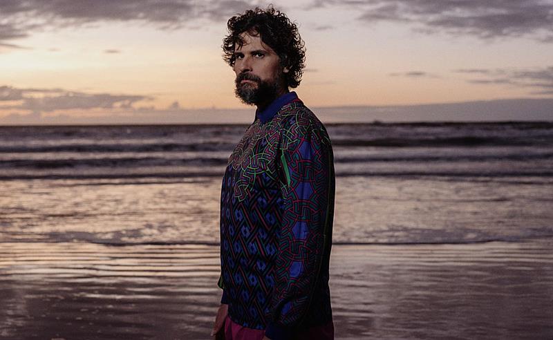 Thiago Amud lança “Enseada Perdida” com show no Sesc Pompeia