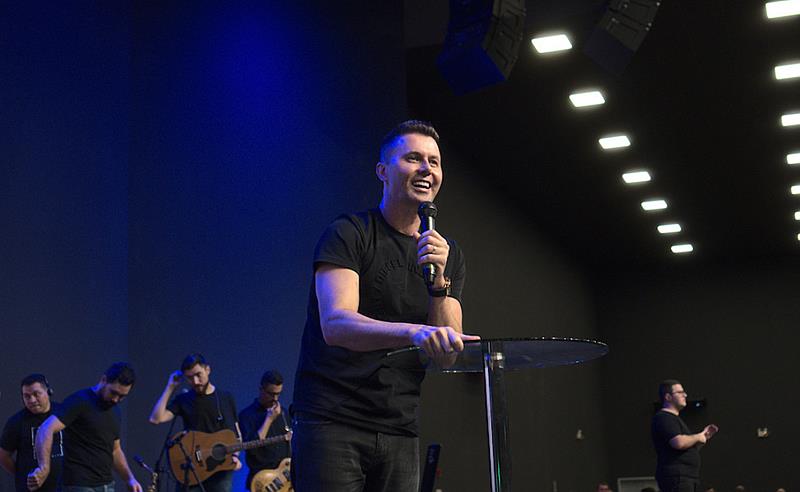 Bertioga recebe a Tour ‘Café com Deus Pai’ com Junior Rostirola