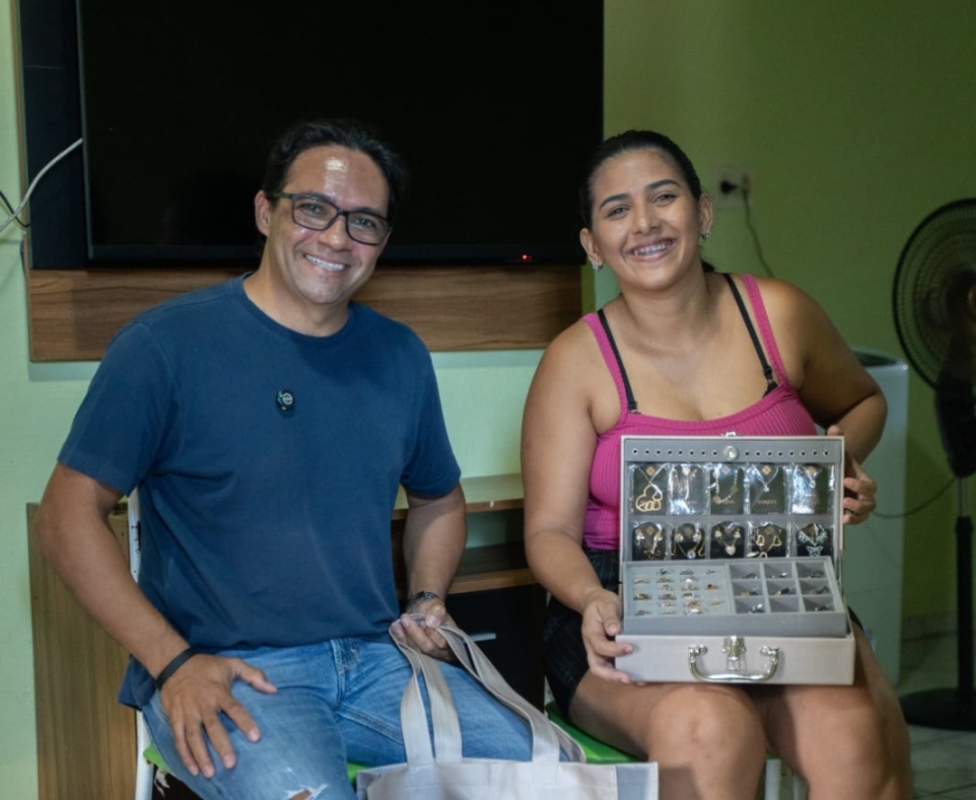 Transformação de vida! O empresário cearense, Paulo Pedrosa, escolheu o mês das mães para ajudar uma mãe solo a construir uma nova história.