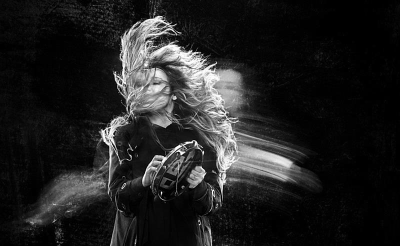 Ana Carolina celebra 25 anos de carreira com o EP inédito “Ainda Já” e a estreia da turnê “25 ANAS”