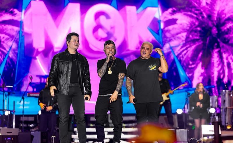 Matheus & Kauan lançam nova versão de “A Nossa Praia” com participação especial de MC Tuto, gravada ao vivo na ExpoCrato 2025
