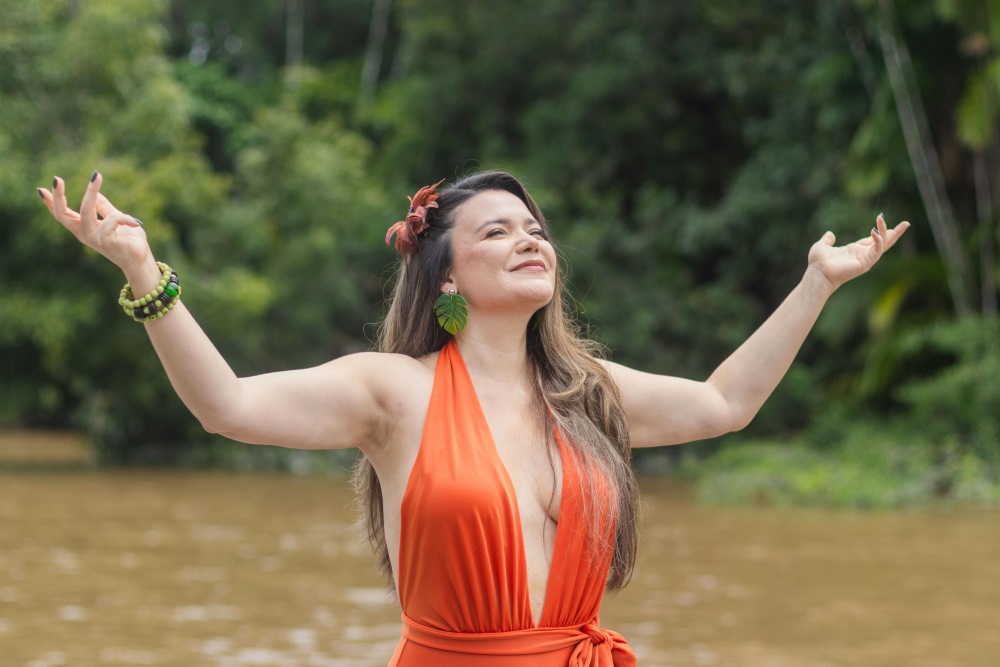 Clipe animado de Liz Amazônia estreia nesta sexta com história inspirada na infância da cantora