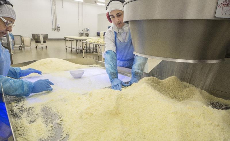 Tradição e tecnologia se entrelaçam na produção do Pão de Queijo Mineirinho