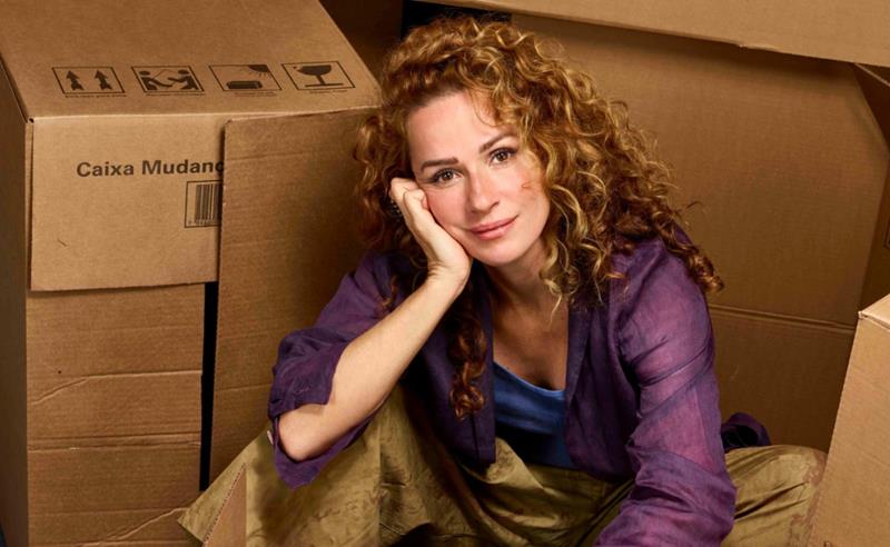 Com Francisca Queiroz e Claudio Gabriel, “Ela, e Algumas Histórias” estreia no Teatro Glaucio Gill