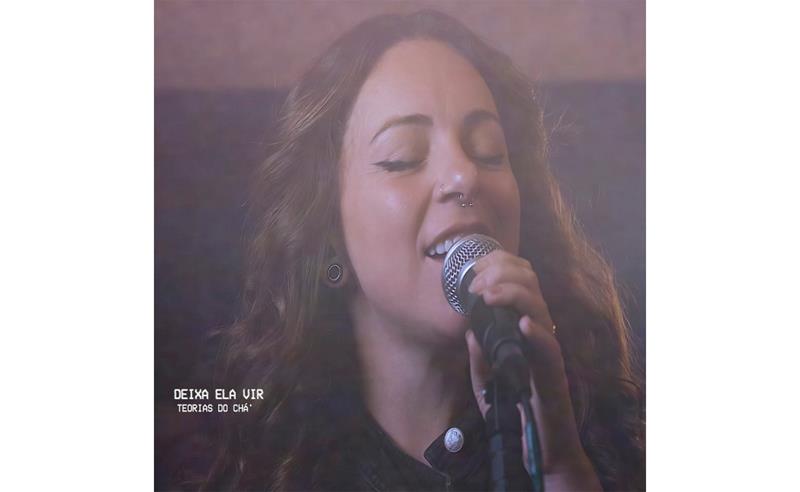 Com mistura de indie, rock e brasilidades, duo Teorias do Chá apresenta versão ao vivo de “Deixa Ela Vir”