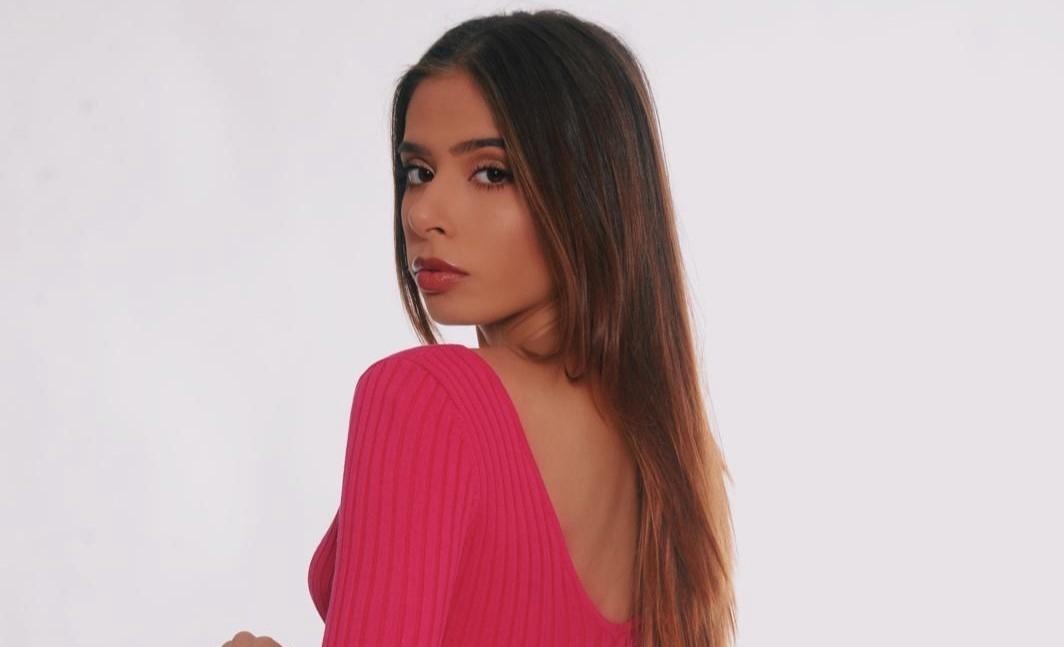 Emilia Pedersen fala sobre “Outubro Rosa” e reforça mensagem de união mundial