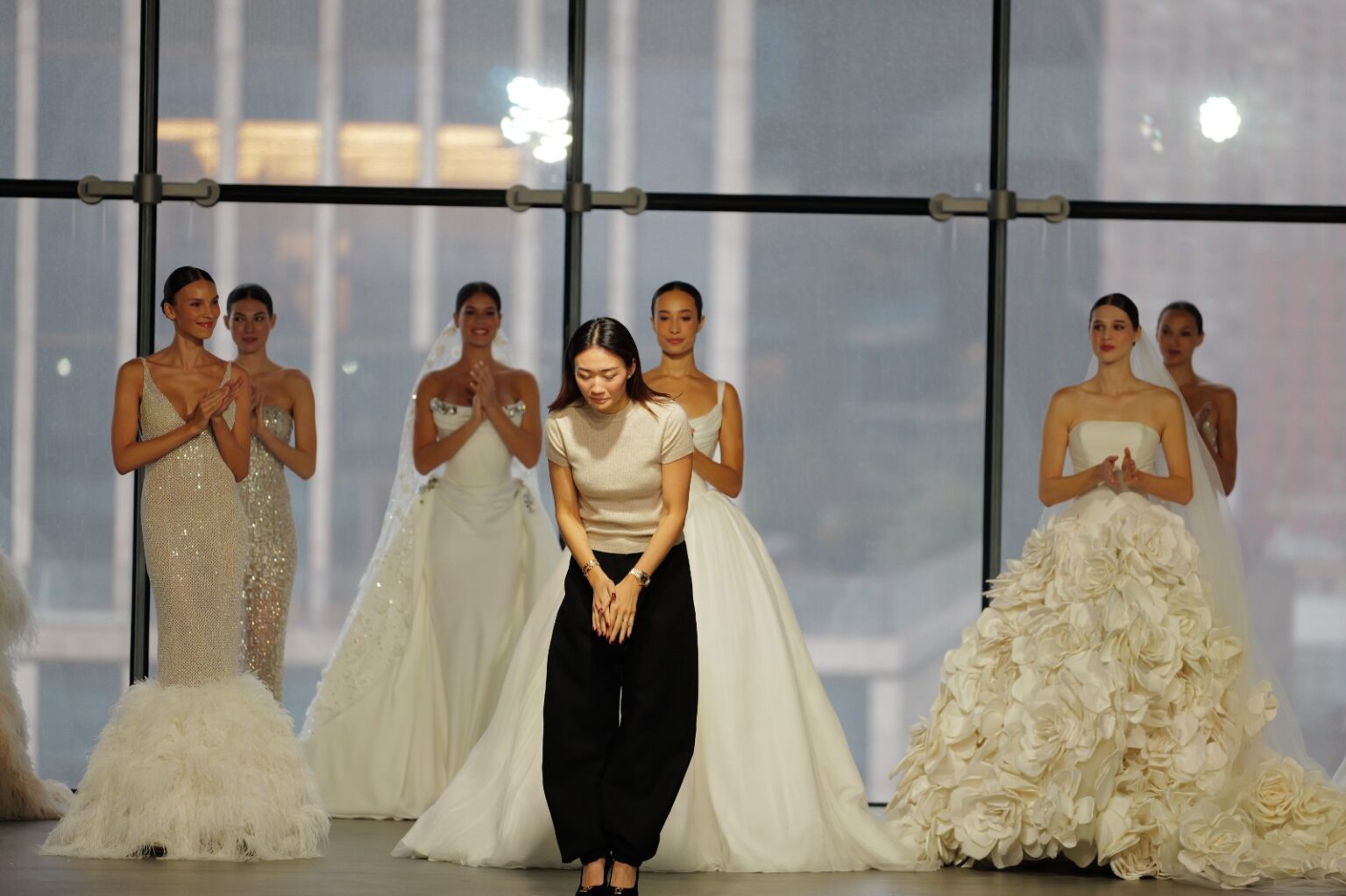 Pele radiante, leveza e autenticidade dominam a NYFW Bridal 2025