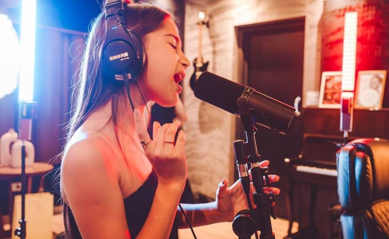 Júlia Neri revela bastidores da carreira e fala sobre nova fase na música sertaneja teen