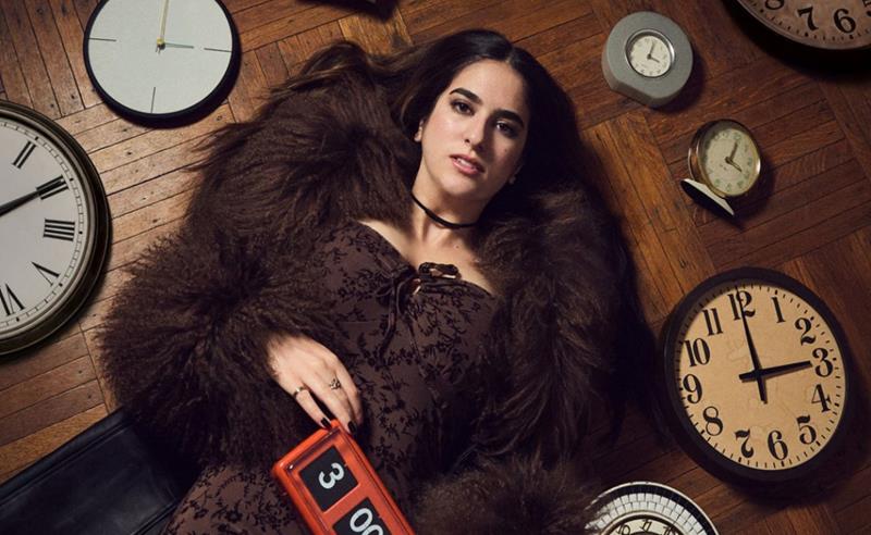 Ava Della Pietra, destaque do teen pop, reflete sobre términos em “3AM”