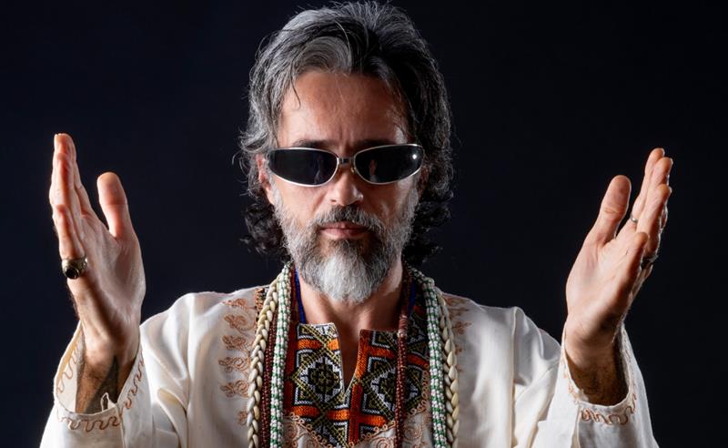Lúcio Maia lança novo álbum futurista, psicodélico e diverso