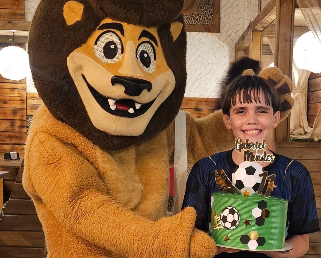 Gabriel Mendes celebra 11 anos em festa temática no restaurante Mundo Animal, em Fortaleza