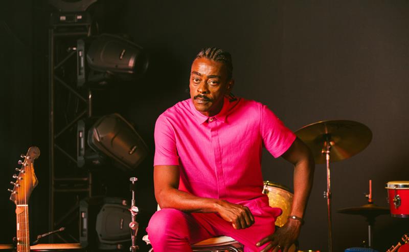 Seu Jorge narra a emocionante jornada de Cabo Verde rumo à sua primeira Copa do Mundo no documentário “Um Milagre no Atlântico”