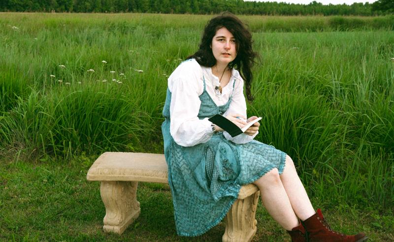 Madds Buckley lança o novo single “Tomes and Tombstones”