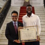 Rafael Satiê entregou o Título de Cidadão Honorário do Município do Rio de Janeiro a Samuel Eleotério