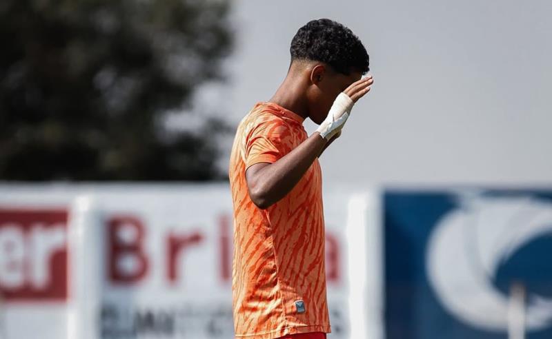 Kauã Silva celebra título da Copa M2 Sub-18