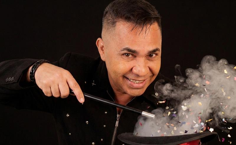 Comédia e mágica na Baixada: “Rindo À Toa” chega ao Teatro Nova Iguaçu Petrobras em única apresentação
