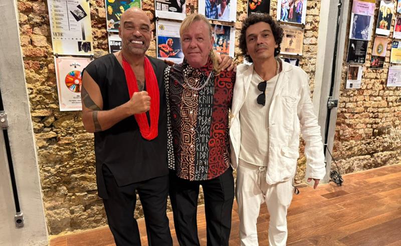 Victor Biglione faz show gratuito no encerramento da exposição dos seus 50 anos de carreira