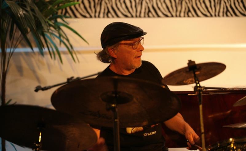 Pascoal Meirelles desfila seu talento atemporal em novo show