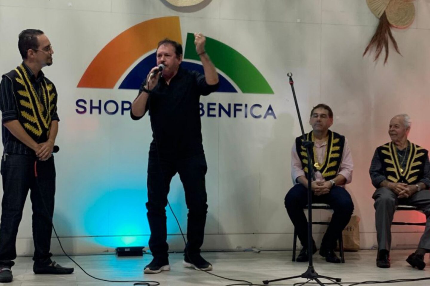 AMLEF LEVA ARTE E POESIA AO SHOPPING