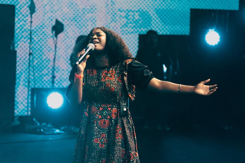 Nair Nany encerrou o Louvorzão 93 sob forte emoção