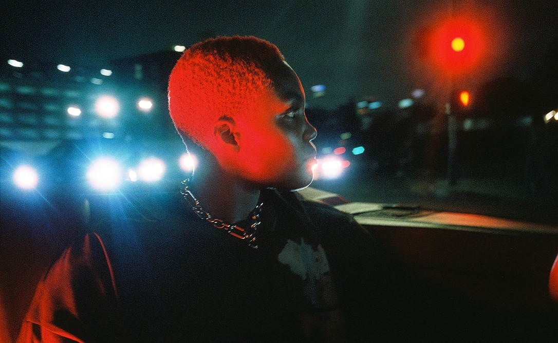 Arlo Parks lança a edição deluxe de ‘Ambiguous Desire’