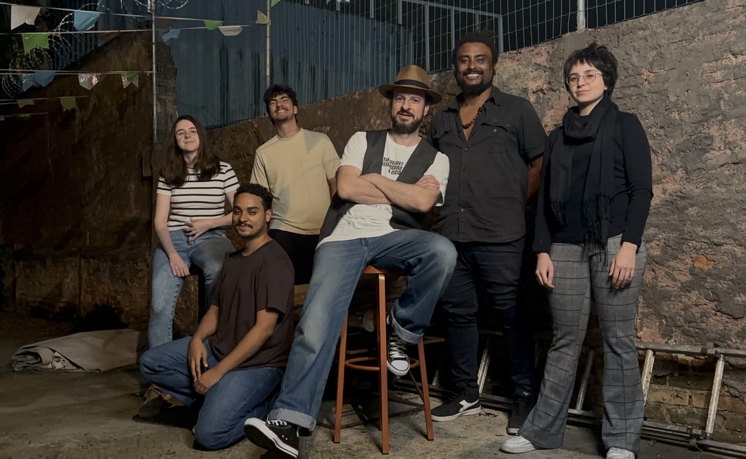 Eric Bê e o Avesso do Avesso anuncia o Lançamento do Álbum “Veneno de Cobra e outros Fluidos”