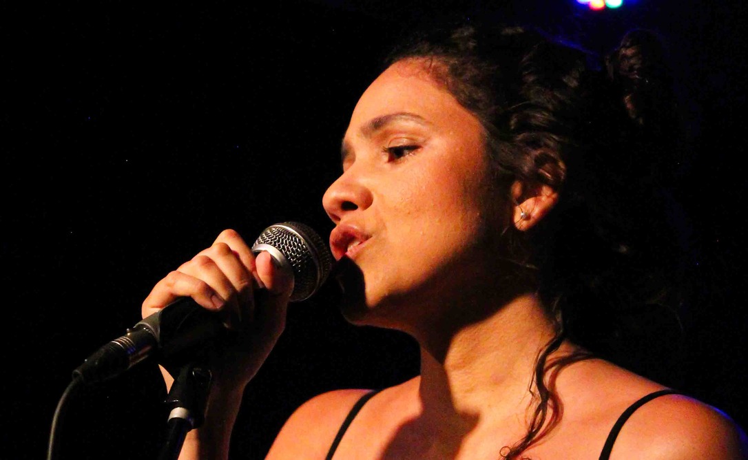 Naiara Martins estreia show “Terras do Sem-Fim” no Dolores Club, na Lapa