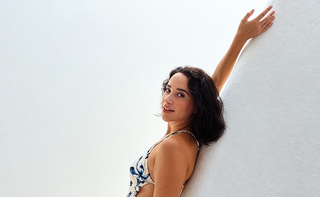 Manola transforma jornada de maturidade emocional em álbum e a última faixa vai te surpreender